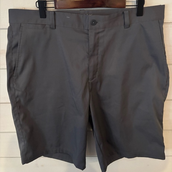 Nike Golf Performance Men's Gray Shorts - Picture 1 of 9